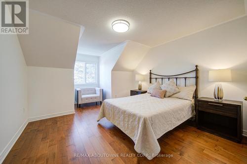 2193 Meadowland Drive, Oakville, ON - Indoor Photo Showing Bedroom