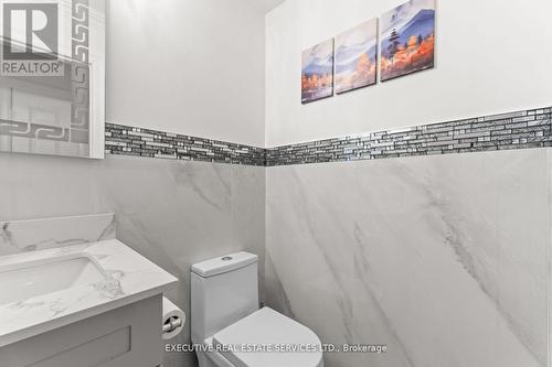 7090 Terragar Boulevard, Mississauga, ON - Indoor Photo Showing Bathroom