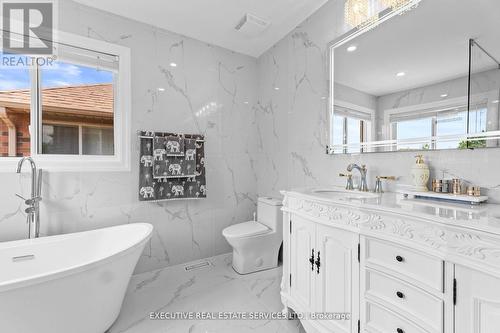 7090 Terragar Boulevard, Mississauga, ON - Indoor Photo Showing Bathroom