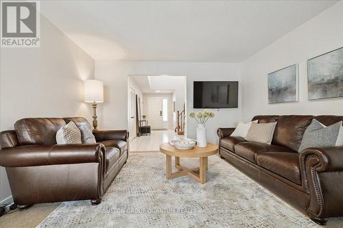32 Capri Street, Thorold, ON - Indoor Photo Showing Living Room