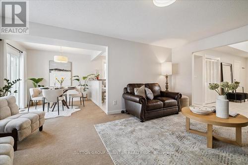 32 Capri Street, Thorold, ON - Indoor Photo Showing Living Room