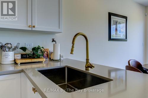 33 Nicort Road, Wasaga Beach, ON - Indoor Photo Showing Kitchen