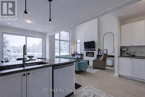 33 Nicort Road, Wasaga Beach, ON - Indoor Photo Showing Kitchen With Double Sink With Upgraded Kitchen