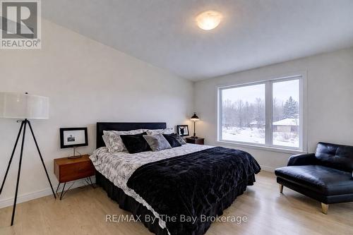 33 Nicort Road, Wasaga Beach, ON - Indoor Photo Showing Bedroom