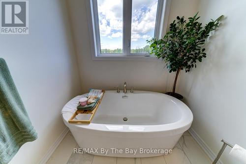 33 Nicort Road, Wasaga Beach, ON - Indoor Photo Showing Bathroom