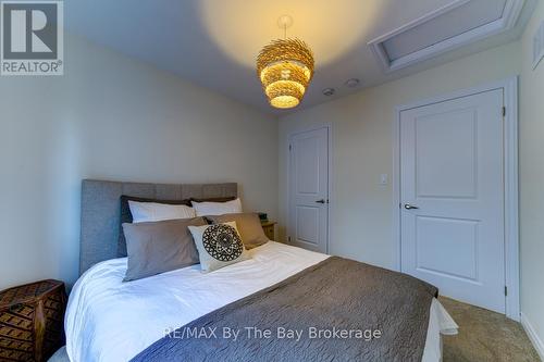 33 Nicort Road, Wasaga Beach, ON - Indoor Photo Showing Bedroom
