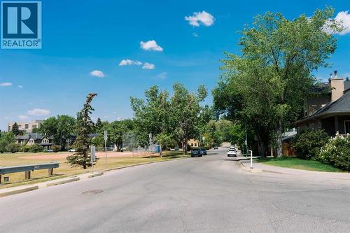 2716 3 Avenue Nw, Calgary, AB - Outdoor