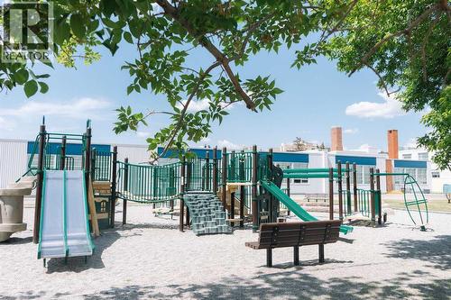 2716 3 Avenue Nw, Calgary, AB - Outdoor