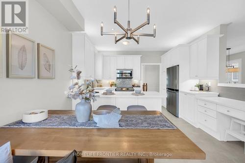73 Kenilworth Crescent, Whitby, ON - Indoor Photo Showing Kitchen With Upgraded Kitchen