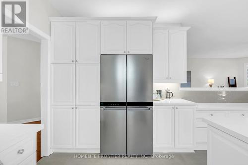 73 Kenilworth Crescent, Whitby, ON - Indoor Photo Showing Kitchen