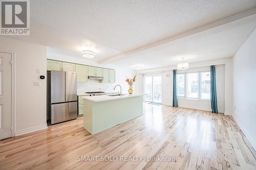 28 Tara Crescent, Markham, ON - Indoor Photo Showing Kitchen