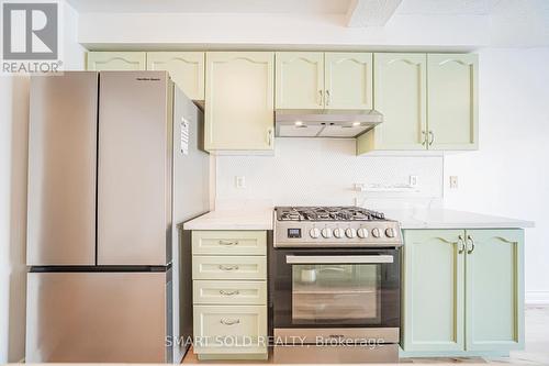 28 Tara Crescent, Markham, ON - Indoor Photo Showing Kitchen