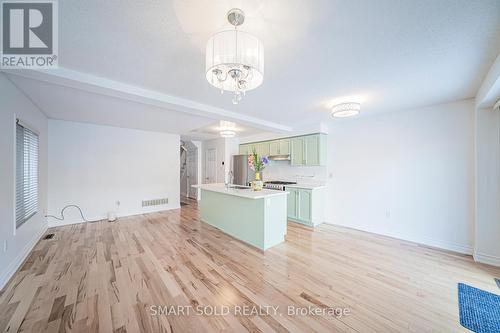 28 Tara Crescent, Markham, ON - Indoor Photo Showing Kitchen
