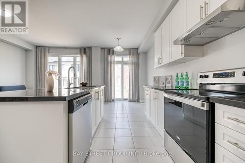 32 Jessica Antonella Street, Markham, ON - Indoor Photo Showing Kitchen With Upgraded Kitchen