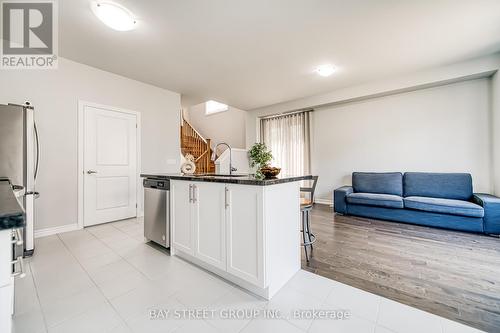 32 Jessica Antonella Street, Markham, ON - Indoor Photo Showing Kitchen