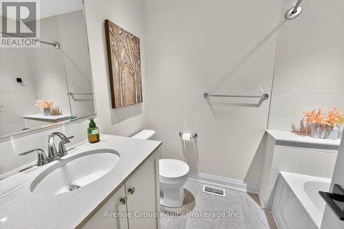 919 Isaac Phillips Way, Newmarket, ON - Indoor Photo Showing Bathroom