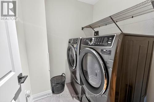 919 Isaac Phillips Way, Newmarket, ON - Indoor Photo Showing Laundry Room