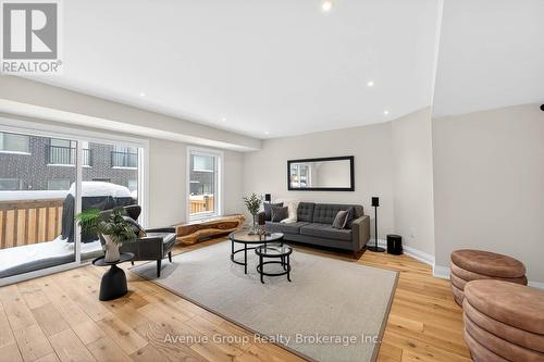 919 Isaac Phillips Way, Newmarket, ON - Indoor Photo Showing Living Room