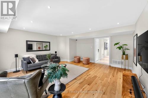 919 Isaac Phillips Way, Newmarket, ON - Indoor Photo Showing Living Room