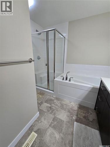 127 315 Dickson Crescent, Saskatoon, SK - Indoor Photo Showing Bathroom