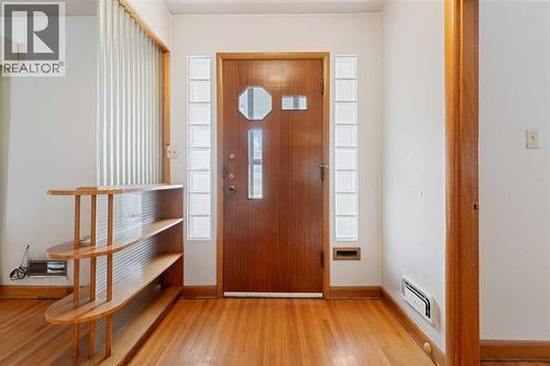 1738 Suffolk Street Sw, Calgary, AB - Indoor Photo Showing Other Room