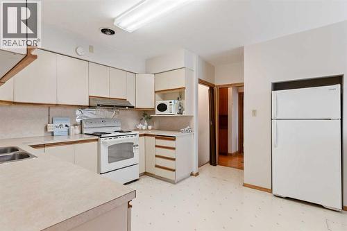 1738 Suffolk Street Sw, Calgary, AB - Indoor Photo Showing Kitchen With Double Sink