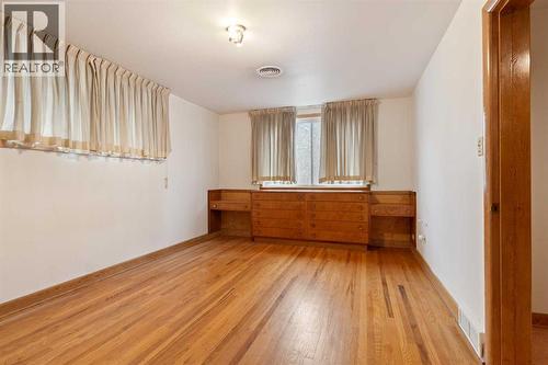 1738 Suffolk Street Sw, Calgary, AB - Indoor