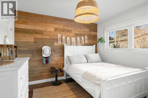 3332 Caribou Drive Nw, Calgary, AB - Indoor Photo Showing Bedroom