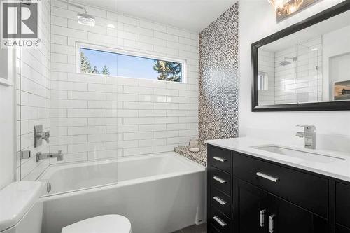 3332 Caribou Drive Nw, Calgary, AB - Indoor Photo Showing Bathroom
