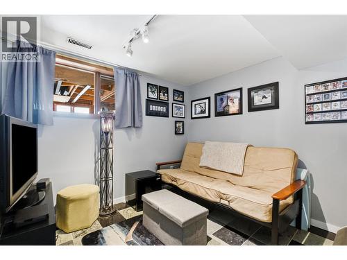 2549 Rose Drive, 150 Mile House, BC - Indoor