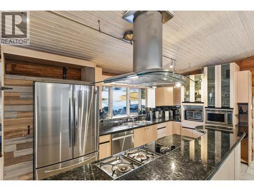 2549 Rose Drive, 150 Mile House, BC - Indoor Photo Showing Kitchen