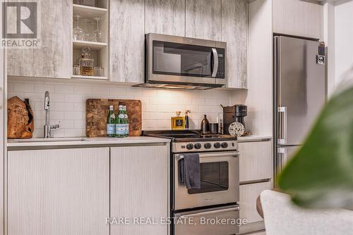 1209 - 251 Manitoba Street, Toronto, ON - Indoor Photo Showing Kitchen