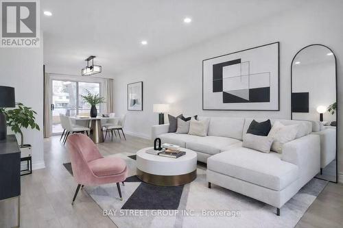 150 Vauxhall Drive, Toronto, ON - Indoor Photo Showing Living Room