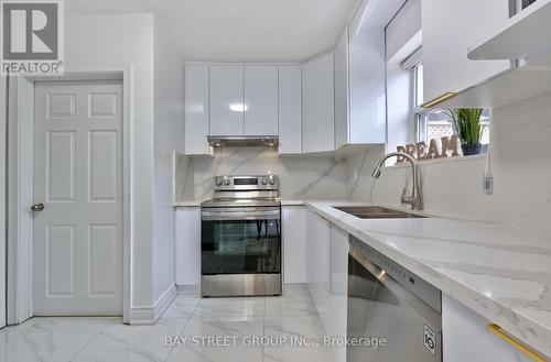 150 Vauxhall Drive, Toronto, ON - Indoor Photo Showing Kitchen