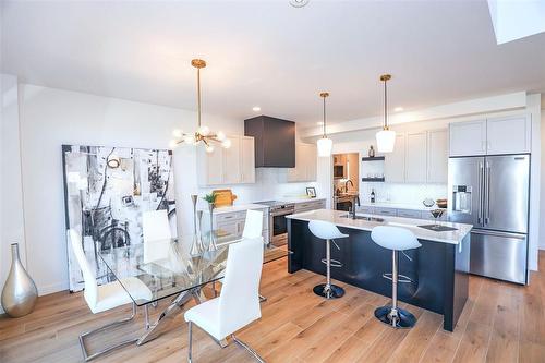 28 Stonewalk Place, Winnipeg, MB - Indoor Photo Showing Kitchen With Upgraded Kitchen