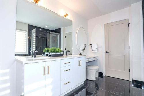 28 Stonewalk Place, Winnipeg, MB - Indoor Photo Showing Bathroom