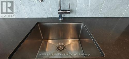 2209 - 117 Mcmahon Drive, Toronto, ON - Indoor Photo Showing Kitchen