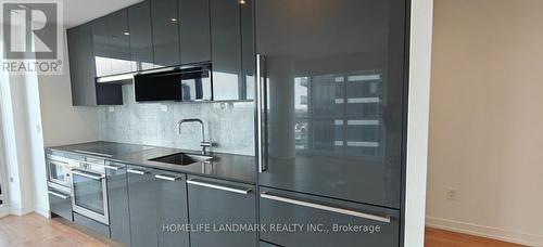 2209 - 117 Mcmahon Drive, Toronto, ON - Indoor Photo Showing Kitchen With Upgraded Kitchen