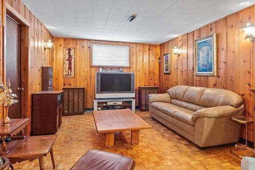 Salle familiale - 3870 Rue Leonard, Laval (Saint-Vincent-De-Paul), QC - Indoor