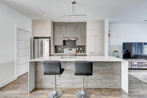 Cuisine - 3995 Rue Outremont, Brossard, QC 