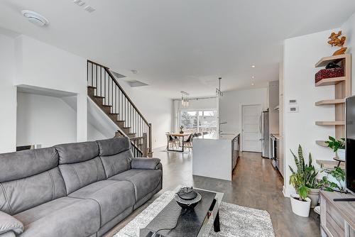 Salon - 3995 Rue Outremont, Brossard, QC 