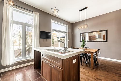 Cuisine - 8004 Rue Lemelin, Brossard, QC 