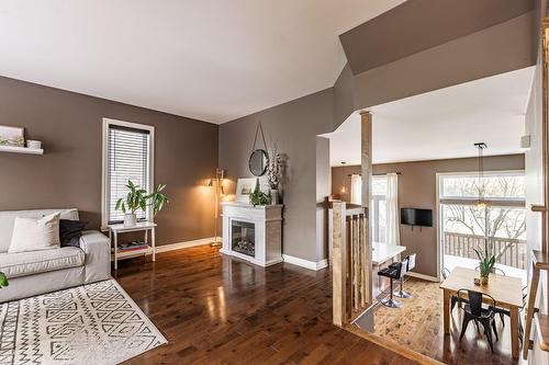 Salon - 8004 Rue Lemelin, Brossard, QC 