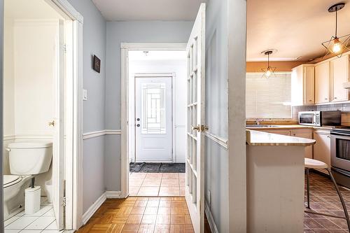 Corridor - 4838 Rue Lake, Dollard-Des-Ormeaux, QC 