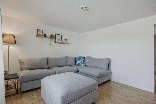 Salon - 198 Rue Courville, Saint-Jean-Sur-Richelieu, QC - Indoor Photo Showing Living Room