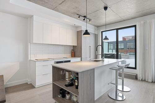 Cuisine - 609-75 Rue De Castelnau O., Montréal (Villeray/Saint-Michel/Parc-Extension), QC - Indoor Photo Showing Kitchen With Upgraded Kitchen