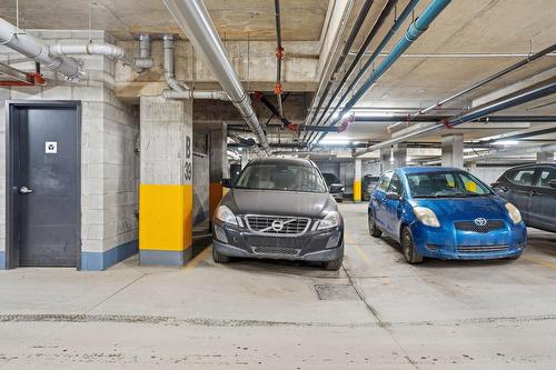 Garage - 609-75 Rue De Castelnau O., Montréal (Villeray/Saint-Michel/Parc-Extension), QC - Indoor Photo Showing Garage