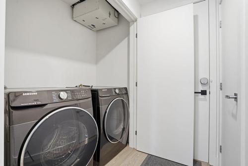 Salle de lavage - 609-75 Rue De Castelnau O., Montréal (Villeray/Saint-Michel/Parc-Extension), QC - Indoor Photo Showing Laundry Room