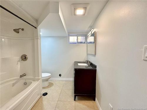 68 Coronation Dr, Moncton, NB 