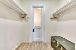 Walk-in closet - 